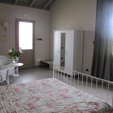 Agriturismo Bassanine Monticelli dʼOngina Habitación foto