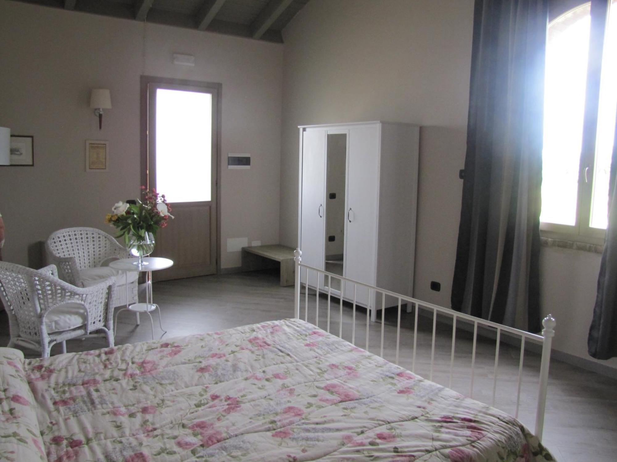 Agriturismo Bassanine Monticelli dʼOngina Habitación foto